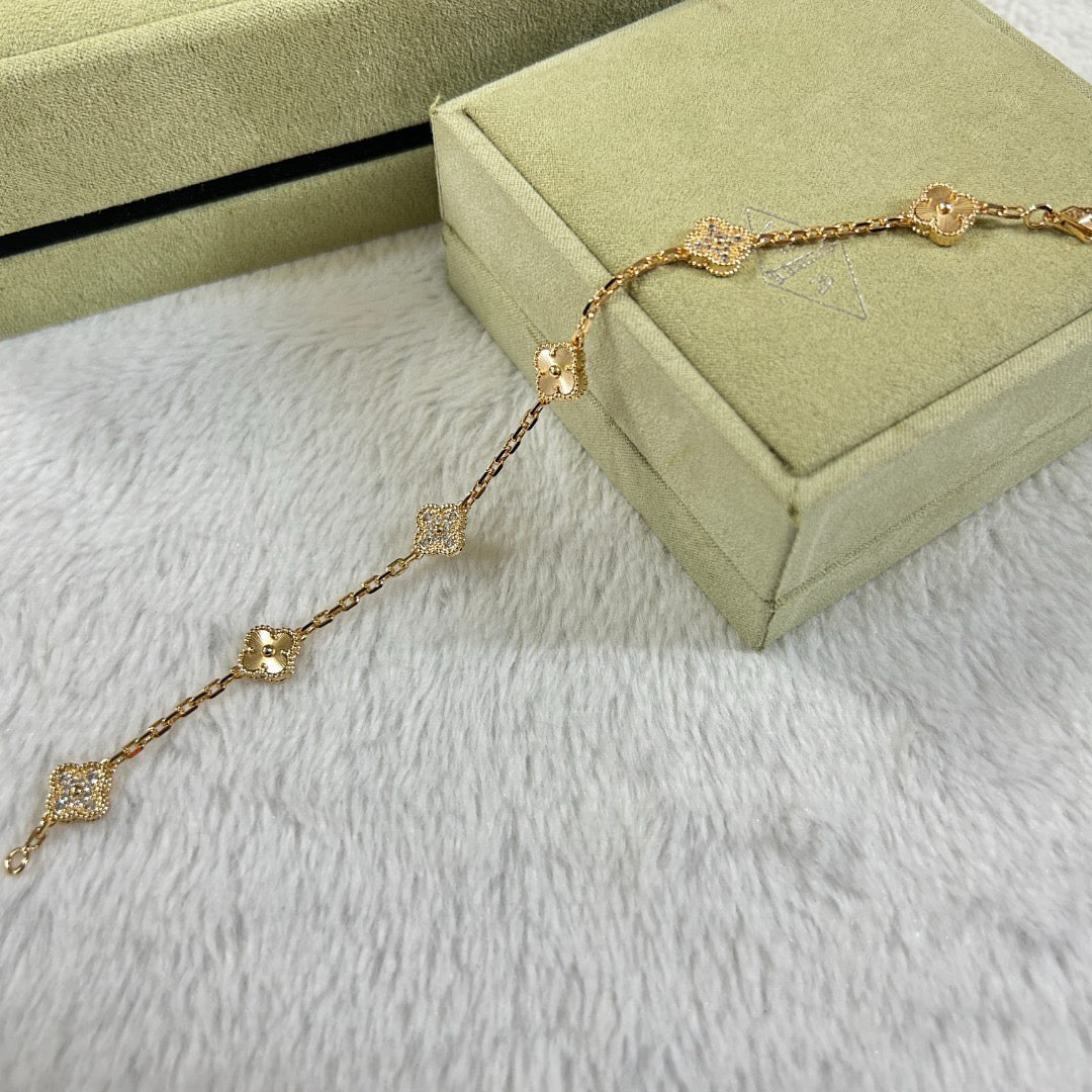 [[⭐DORISW] ]CLOVER 6 MOTIF DIAMOND LASER BRACELET