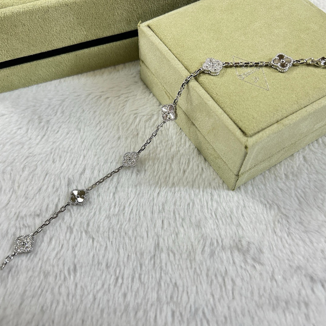 [[⭐DORISW] ]CLOVER 6 MOTIF DIAMOND LASER BRACELET