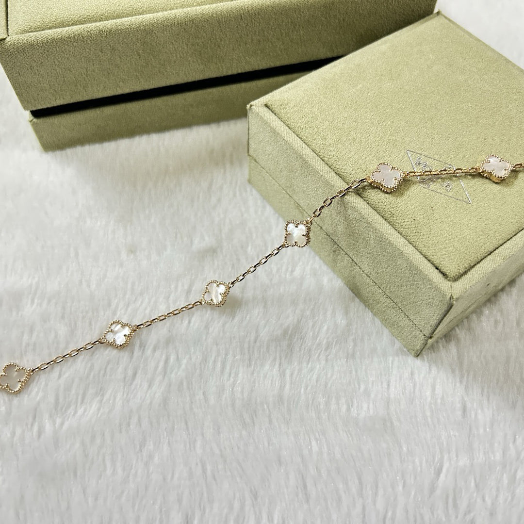 [[⭐DORISW] ]CLOVER 6 MOTIF WHITE MOP BRACELET