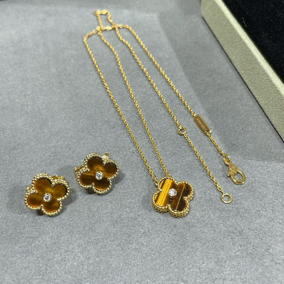 [⭐DORISW] CLOVER 15MM DIAMANT UND GELBES TIGERAUGE-ACHAT Halskette