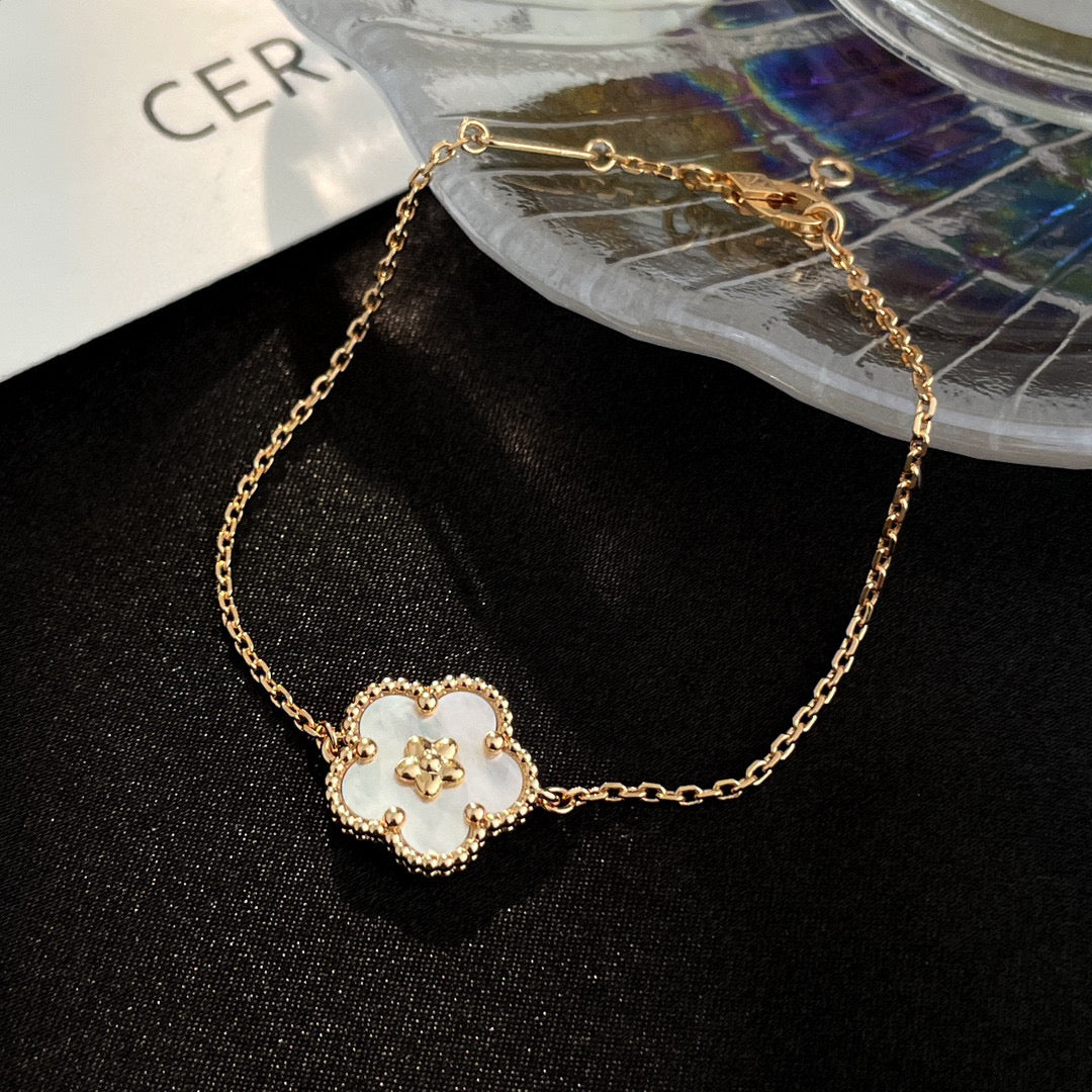 [⭐DORISW] LUCKY WHITE MOP PLUM BLOSSOM  BRACELET