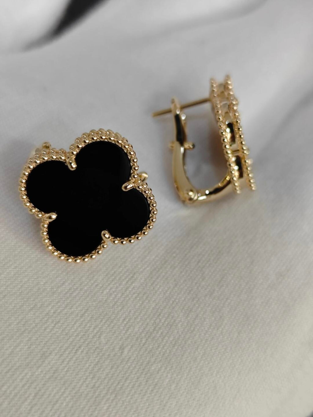 [[⭐DORISW] ] CLOVER 20MM BLACK MOP EARRINGS