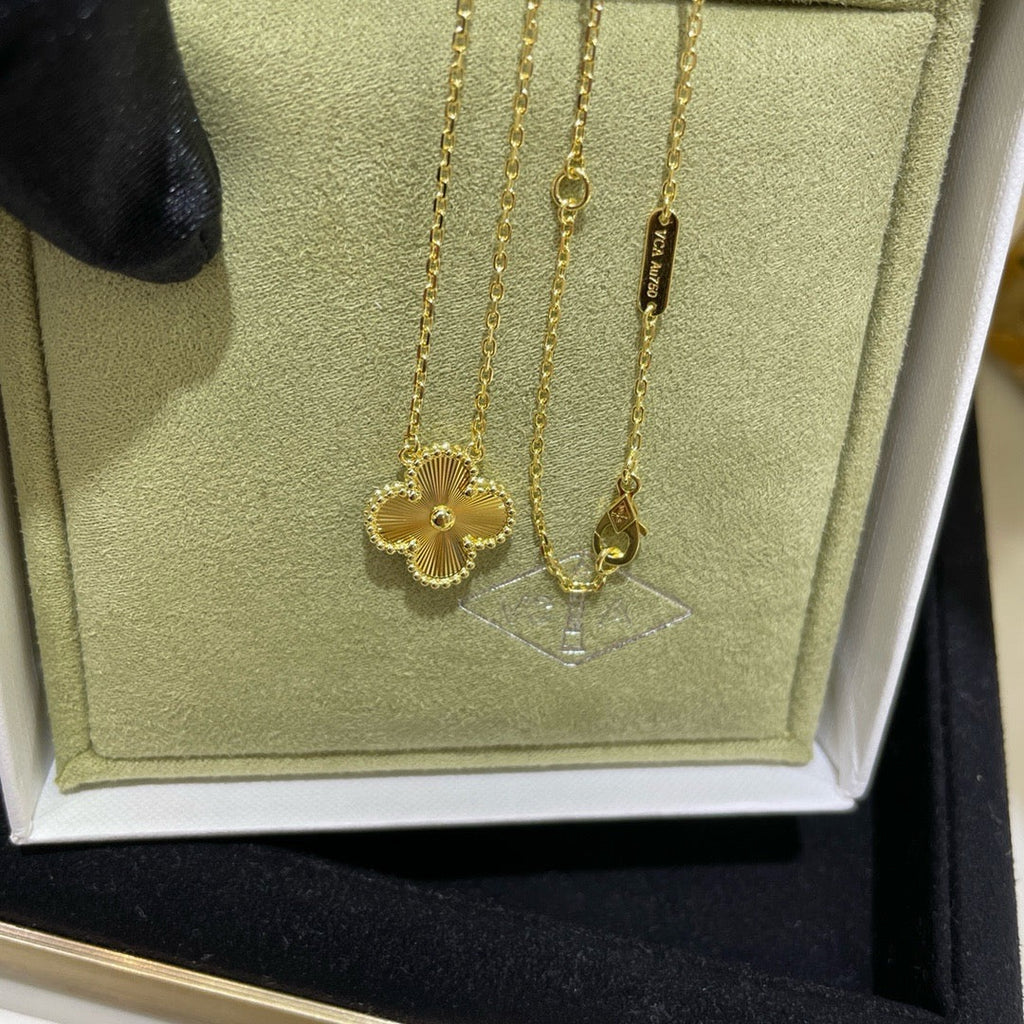 [⭐DORISW] CLOVER 15MM LASER NECKLACE