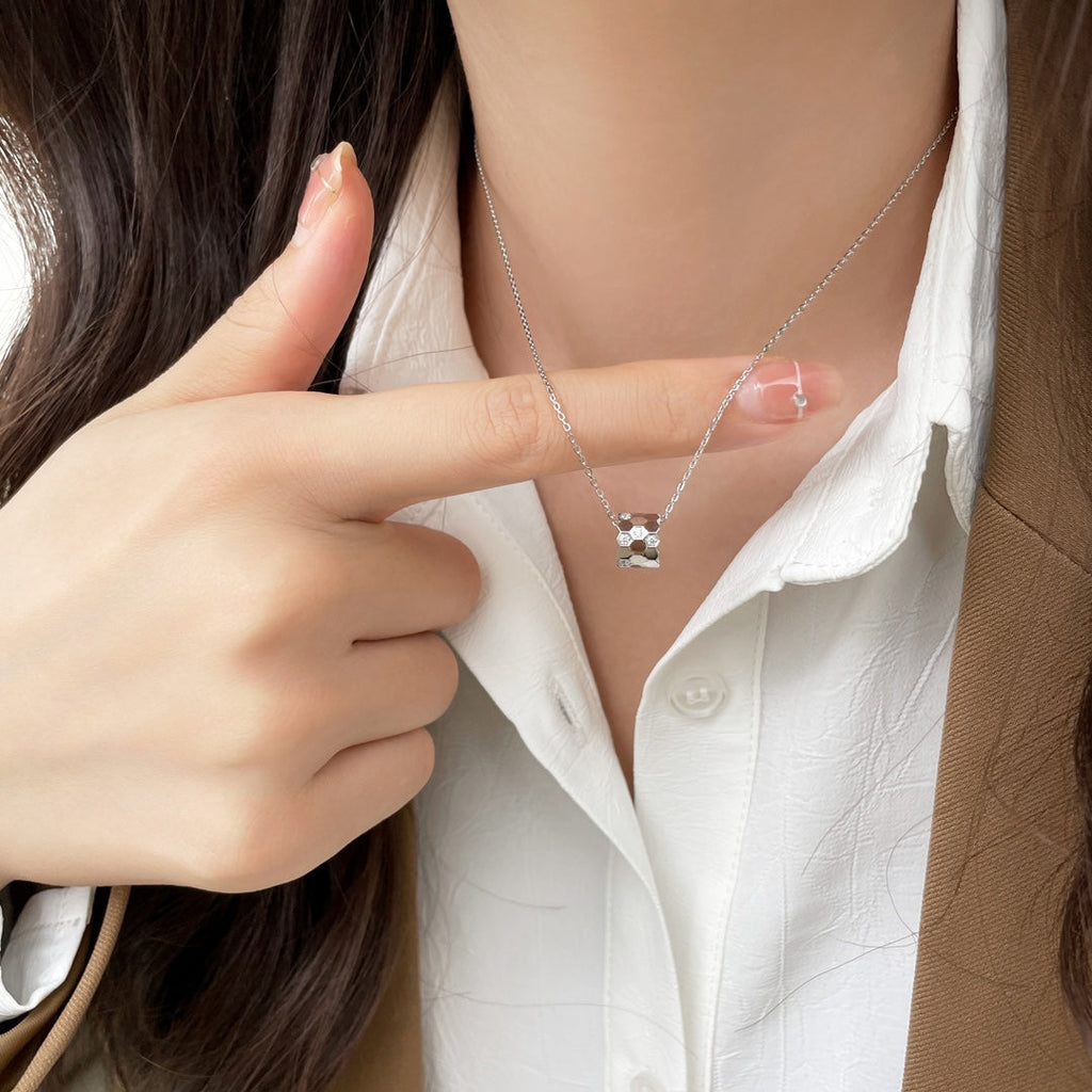 [⭐DORISW] BEE MINI PEDANT DIAMOND NECKLACE