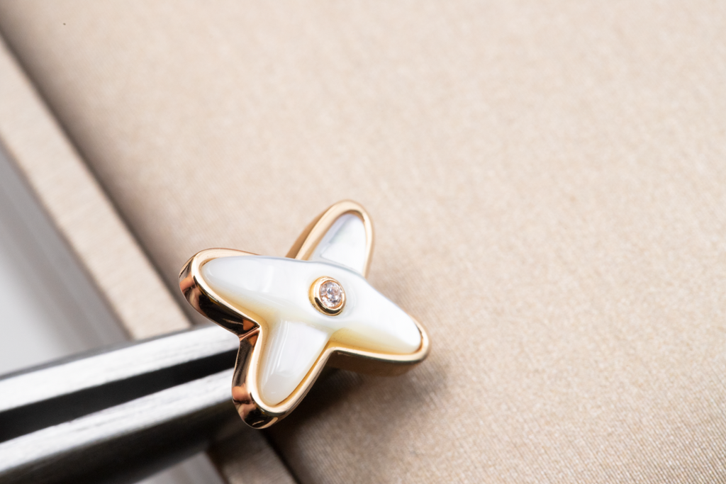[⭐DORISW] JEUX DE WHITE MOP PINK GOLD DIAMOND EARRINGS