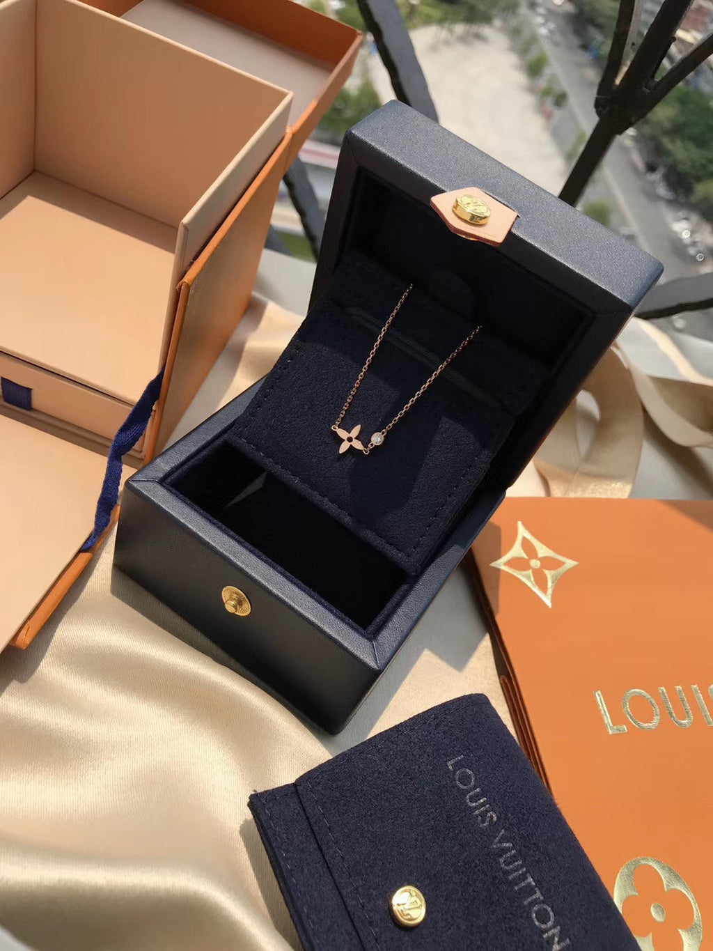 [⭐DORISW] BLOSSOM PENDANT PINK GOLD AND DIAMOND