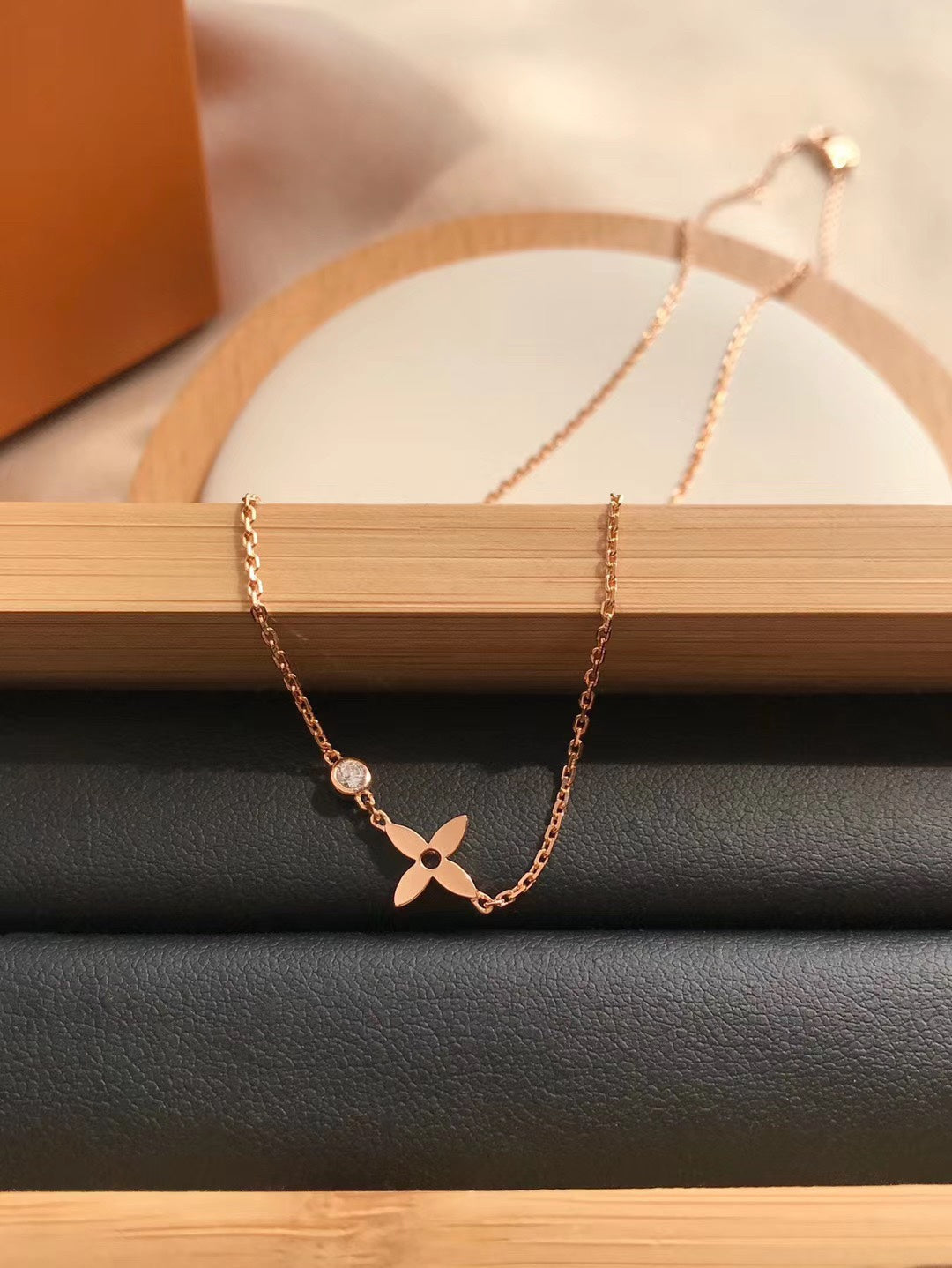 [⭐DORISW] BLOSSOM PENDANT PINK GOLD AND DIAMOND