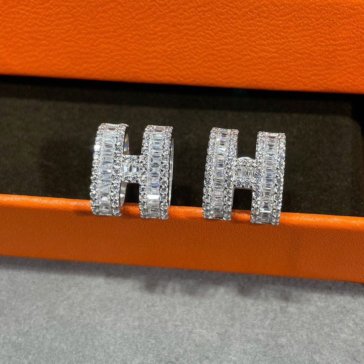 [⭐DORISW] H-OHRRINGE MIT SILBER-DIAMANTEN