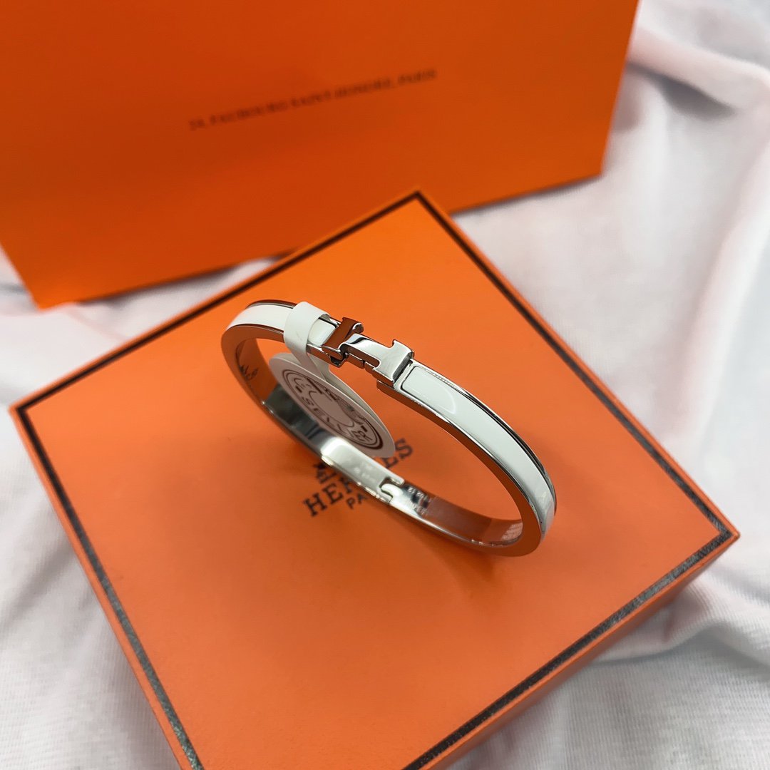[⭐DORISW] CLASSIC HM CLIC WHITE 8MM ENAMEL BRACELET