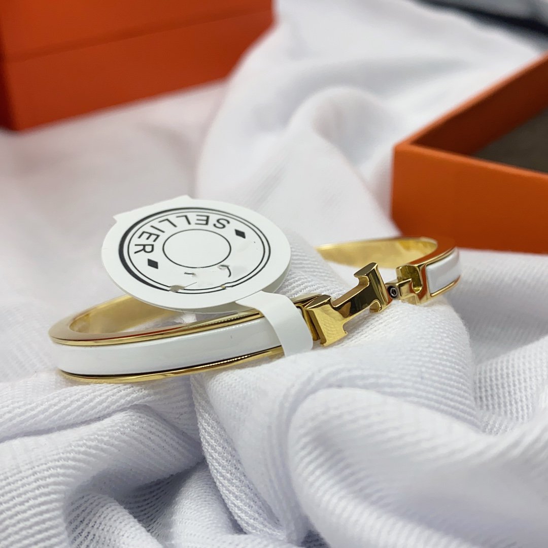 [⭐DORISW] CLASSIC HM CLIC WHITE 8MM ENAMEL BRACELET