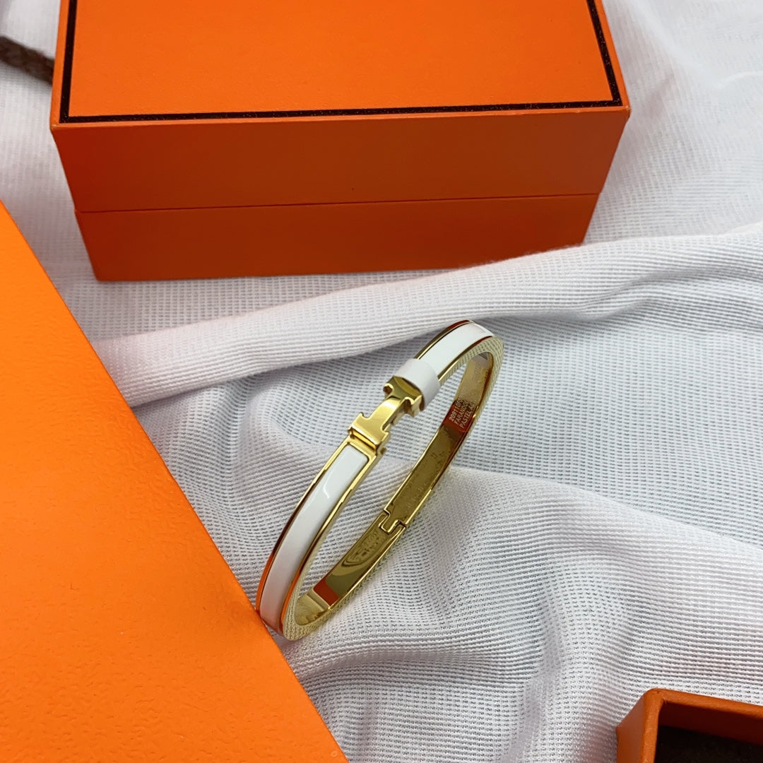 [⭐DORISW] CLASSIC HM CLIC WHITE 8MM ENAMEL BRACELET