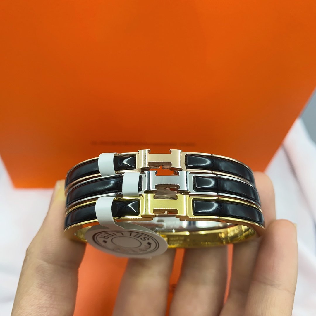 [⭐DORISW] CLASSIC HM CLIC BLACK 8MM ENAMEL BRACELET