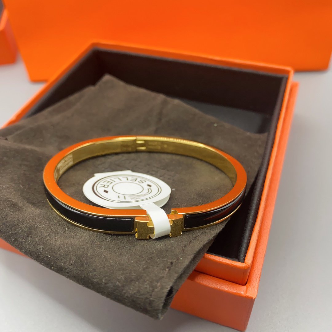[⭐DORISW] CLASSIC HM CLIC BLACK 8MM ENAMEL BRACELET