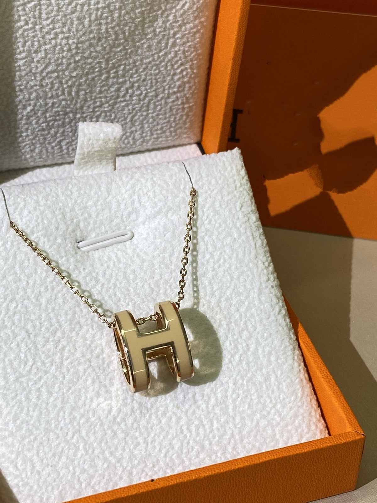 {
"⭐DORISW": "HM CLIC YELLOW ENAMEL GOLD NECKLACE"
}