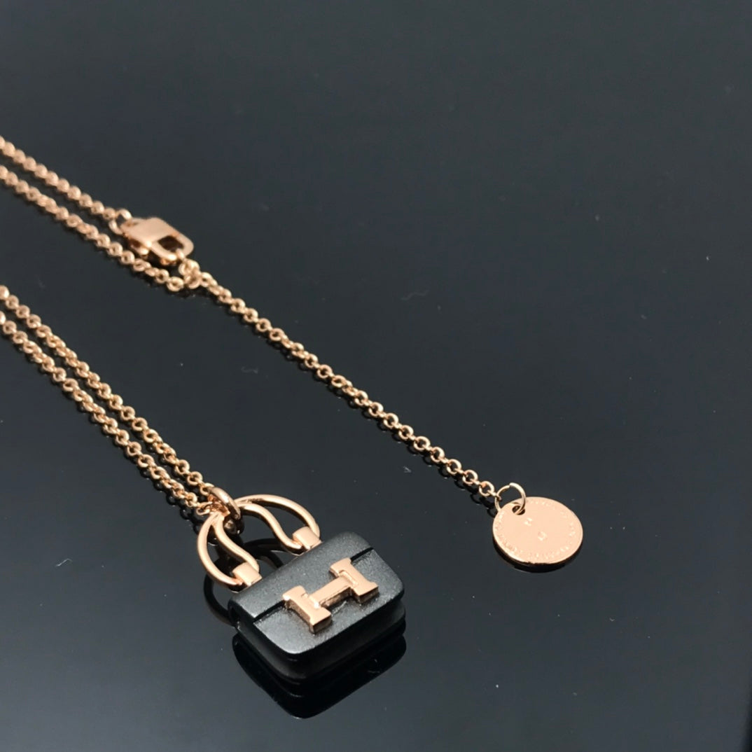 [⭐DORISW] DAMEN HM AMULETTES CONSTANCE ANHÄNGER-HALSKETTE