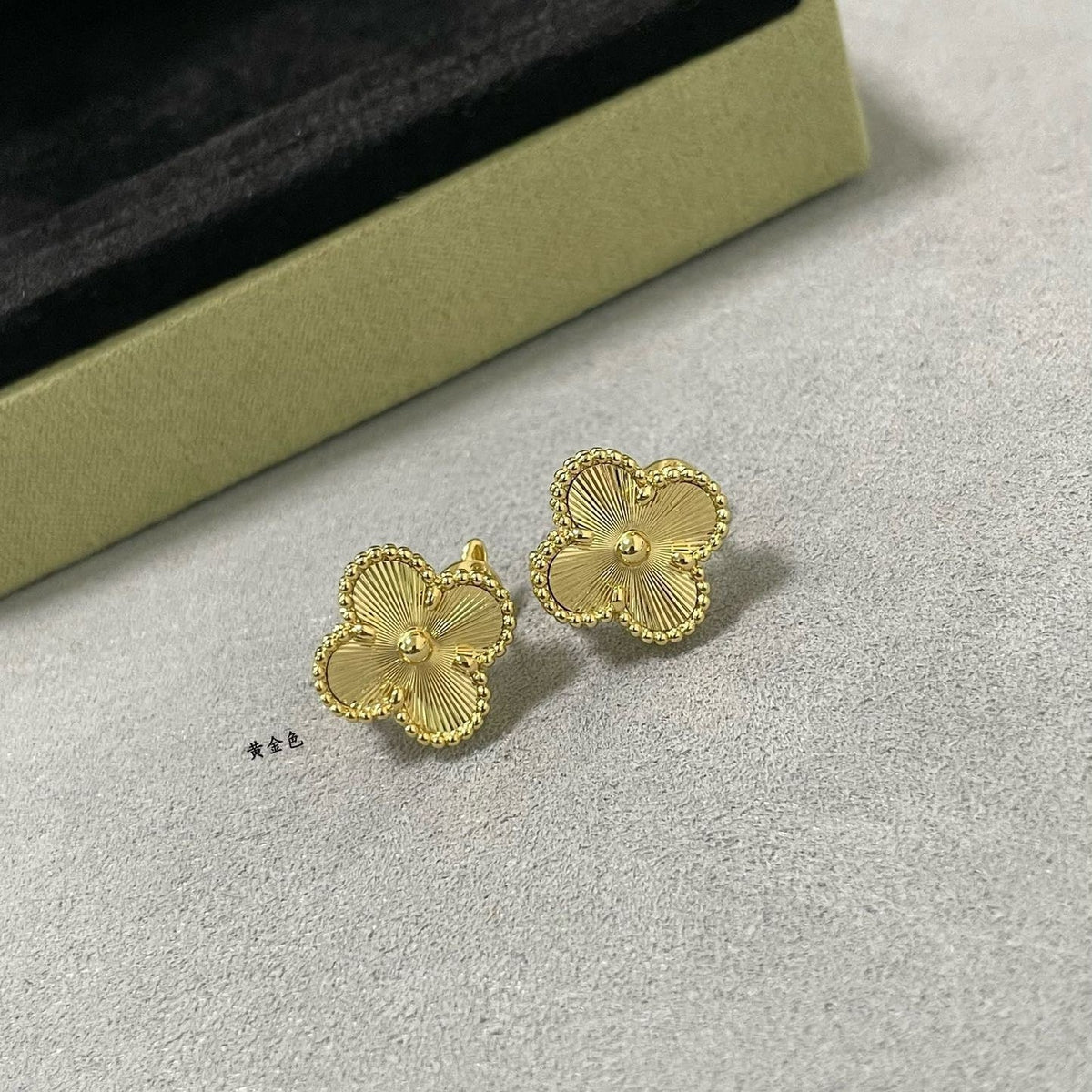 [⭐DORISW] クローバー ミディアム スタッドピアス