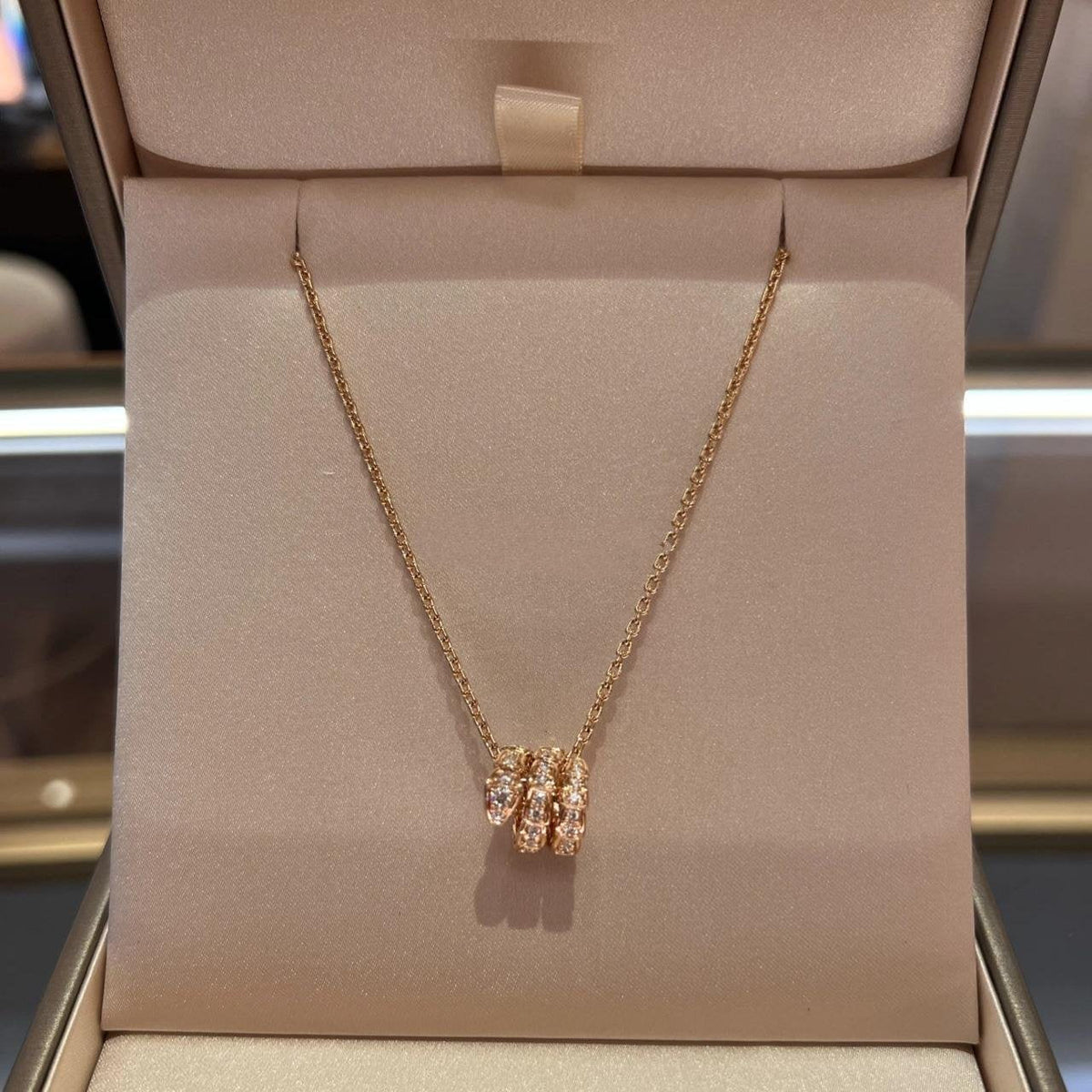 [⭐DORISW]SERPENTI HALSKETTE AUS ROSÉGOLD MIT DOPPELRING UND DIAMANT