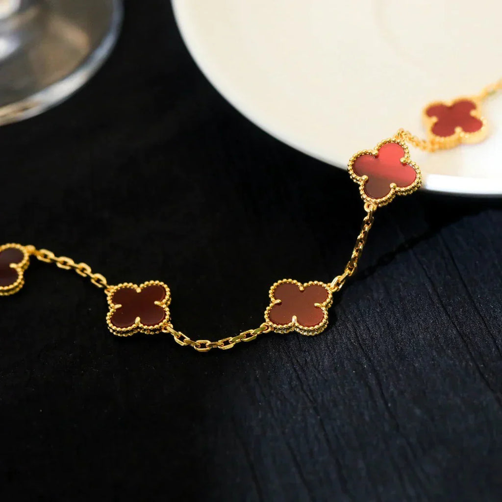 [[⭐DORISW] ]NEUE KOLLEKTION: CLOVER ARMBAND MIT 5 MOTIVEN IN ROTEM KARNELIAN