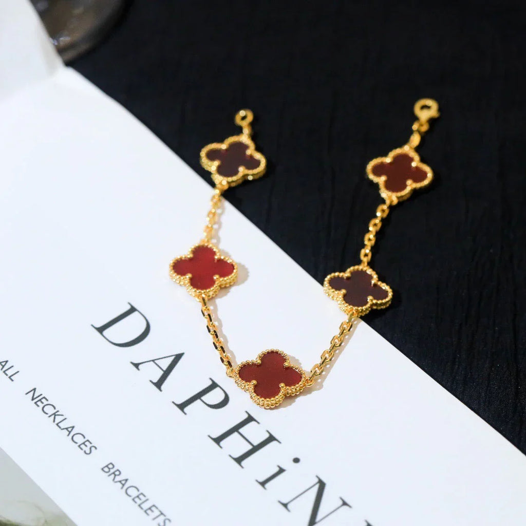 [[⭐DORISW] ]NEUE KOLLEKTION: CLOVER ARMBAND MIT 5 MOTIVEN IN ROTEM KARNELIAN