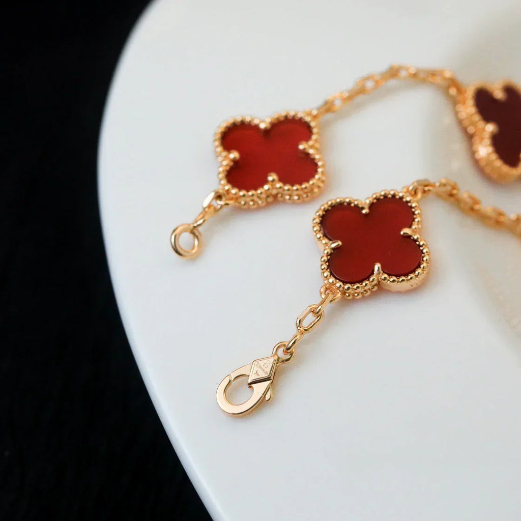 [[⭐DORISW] ]NEUE KOLLEKTION: CLOVER ARMBAND MIT 5 MOTIVEN IN ROTEM KARNELIAN