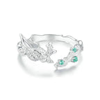 Verstellbarer Ring aus der Ocean-Serie mit Muschel-Design und eingelegtem grünem Zirkonia