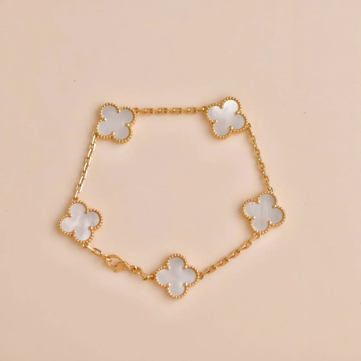 [[⭐DORISW] ]NEUE CLOVER WHITE PEARL MOP 5-MOTIV ARMBAND-KOLLEKTION