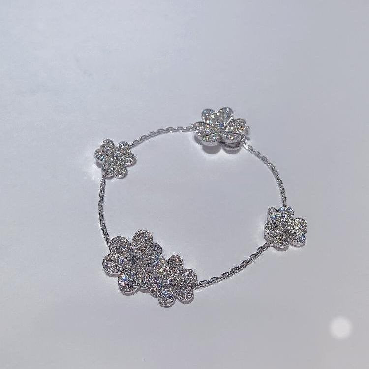[⭐DORISW] FRIVOLE ARMBAND MIT 5 BLÜTEN, SILBER