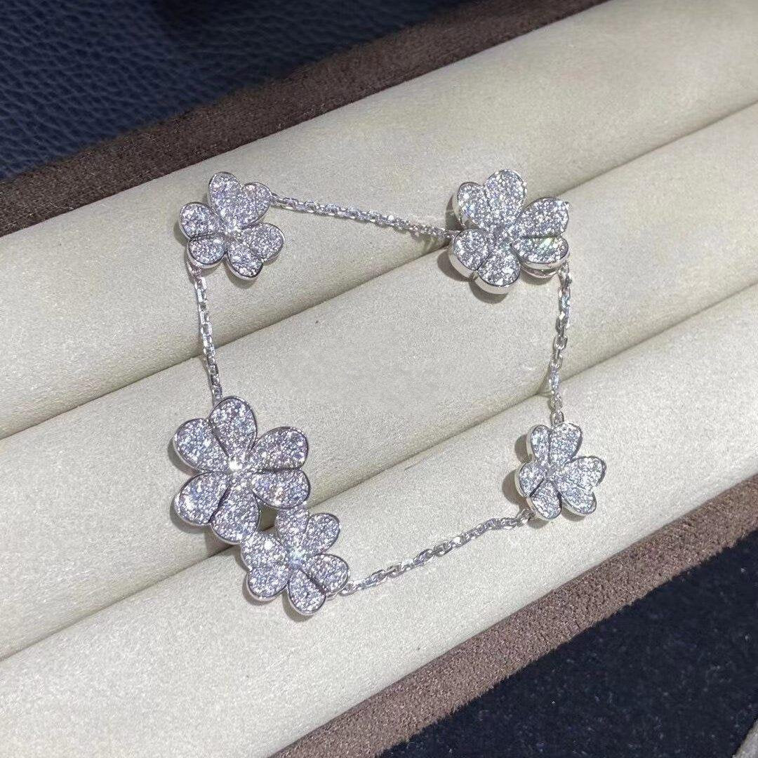 [⭐DORISW] FRIVOLE ARMBAND MIT 5 BLÜTEN, SILBER