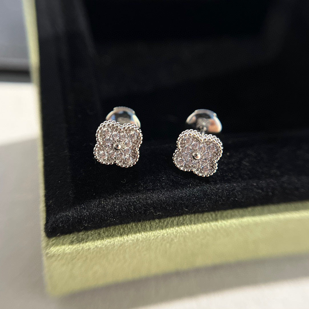 [⭐DORISW] クローバー ミニ ダイヤモンド スタッドピアス