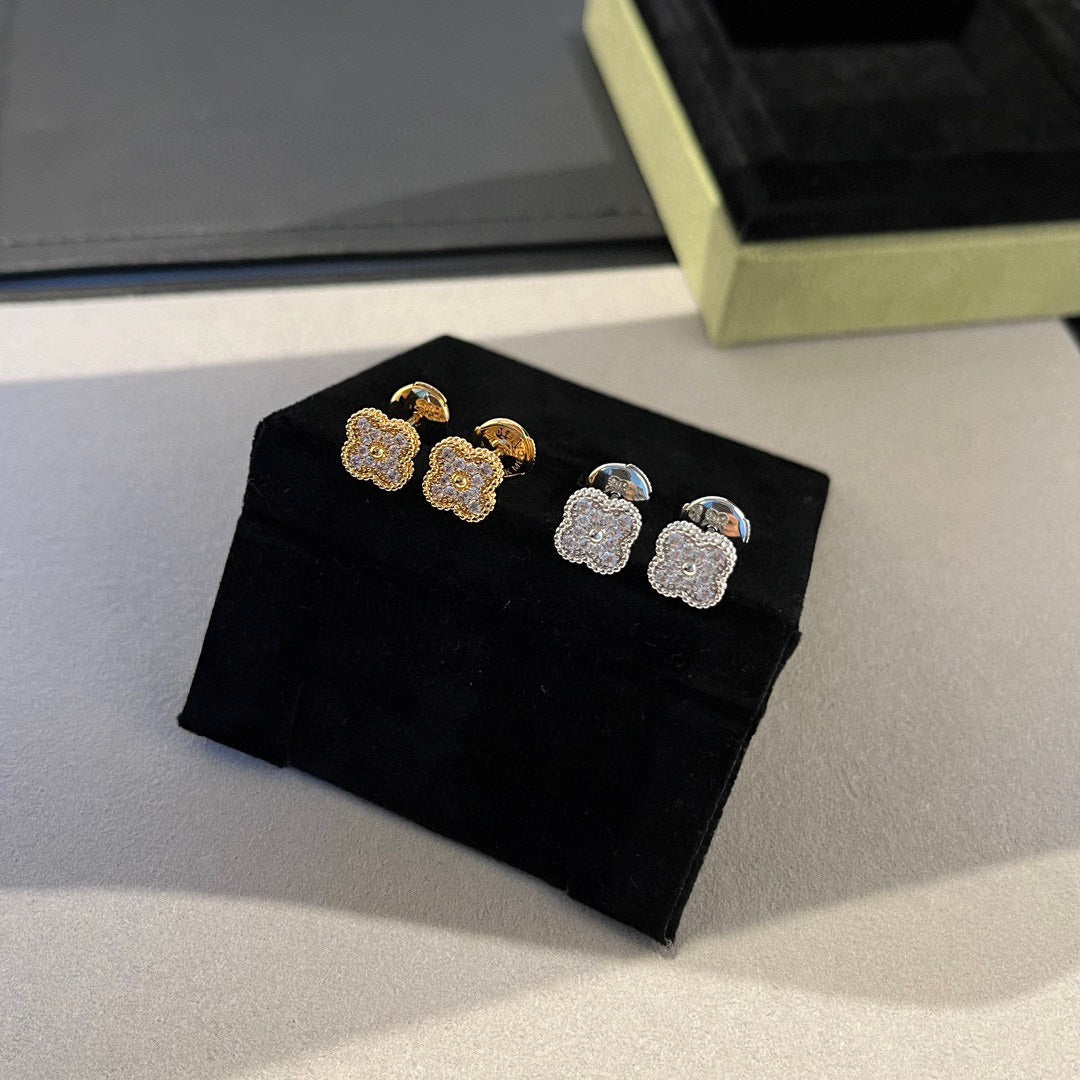 [⭐DORISW] クローバー ミニ ダイヤモンド スタッドピアス
