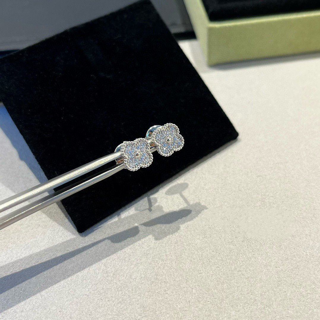 [⭐DORISW] クローバー ミニ ダイヤモンド スタッドピアス